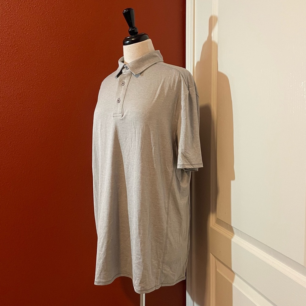Quince Men’s Silver Flowknit Breeze Lightweight Classic Performance‎ Polo